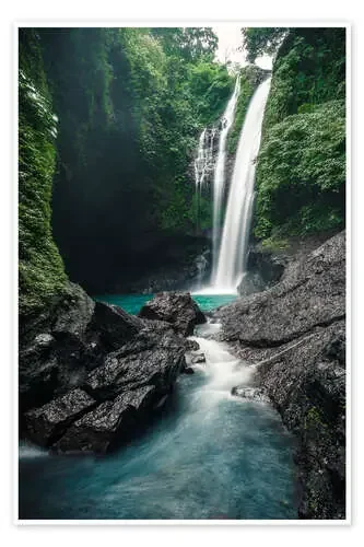 Cascada en la selva tropical de Bali de Road To Aloha