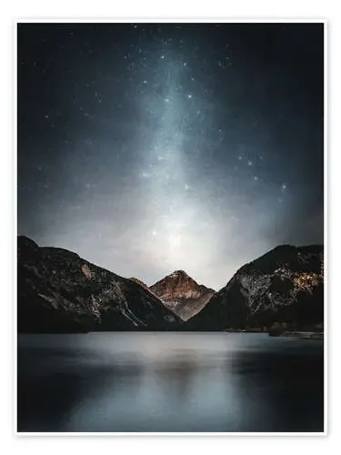 Cielo estrellado sobre el lago de montaña de Lukas Saalfrank