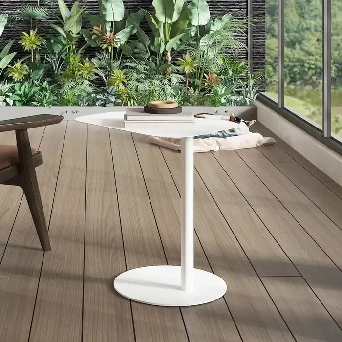 Mesa auxiliar Nastätten trapezoidal interior/exterior metal 50 x 50 x 38 cm – Blanco [en.casa]