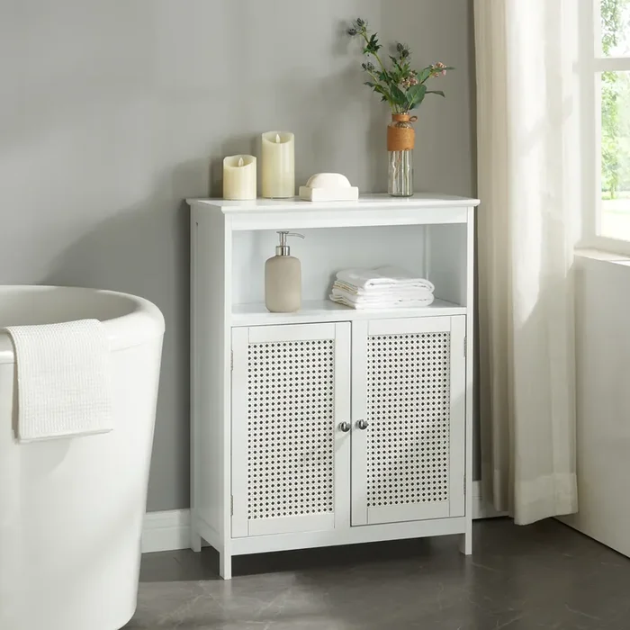 Mueble de baño Karlsøy con 2 puertas MDF ratán 80x60x28cm – Blanco [en.casa]