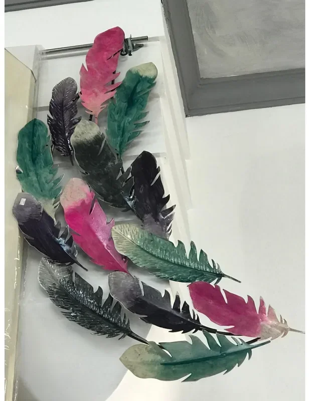 Panel metálico plumas multicolor 45*90cm