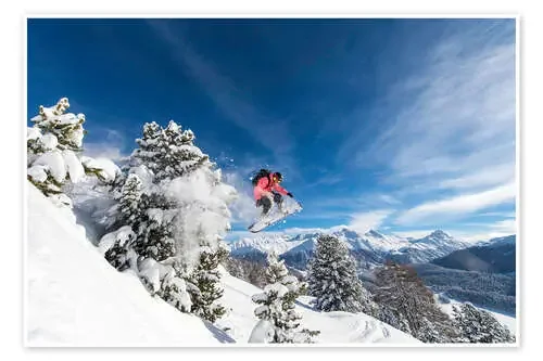Snowboarder salta sobre árboles de Roland Hemmi imageBROKER