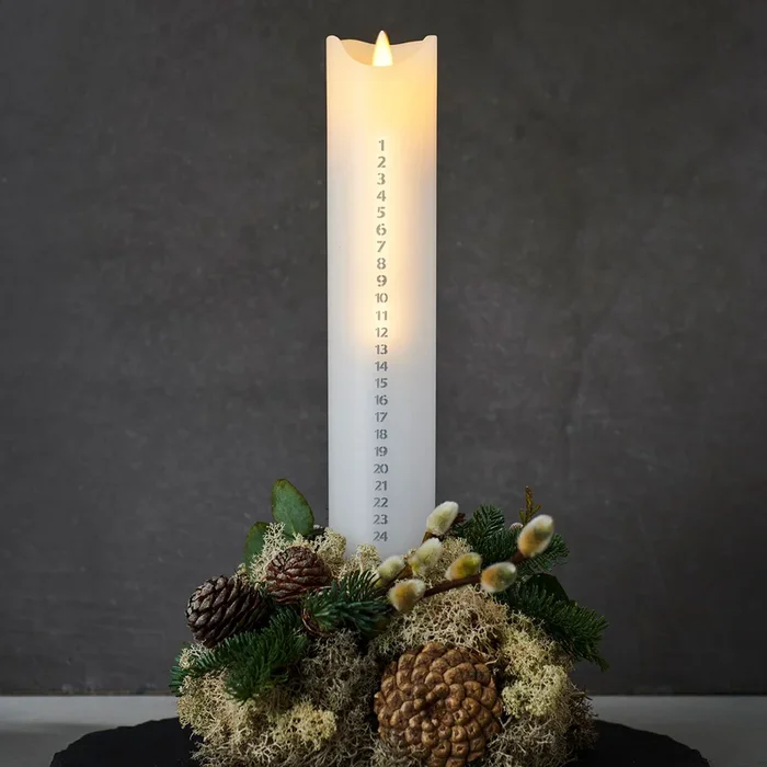 Vela LED Calendario Sara, blanca/plateada, altura 29 cm